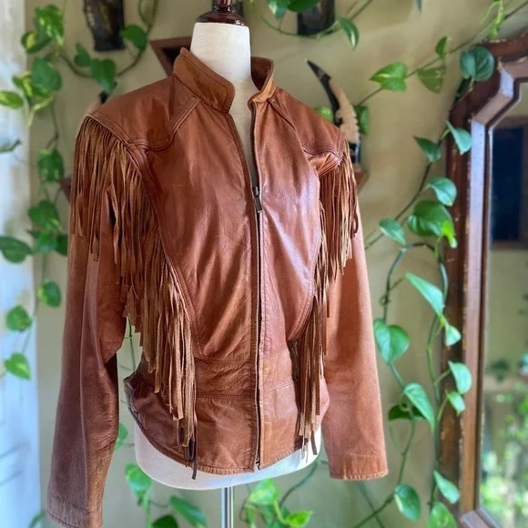 Wilson’s Adventure Bound leather jacket with tassels - Picture 6 of 9